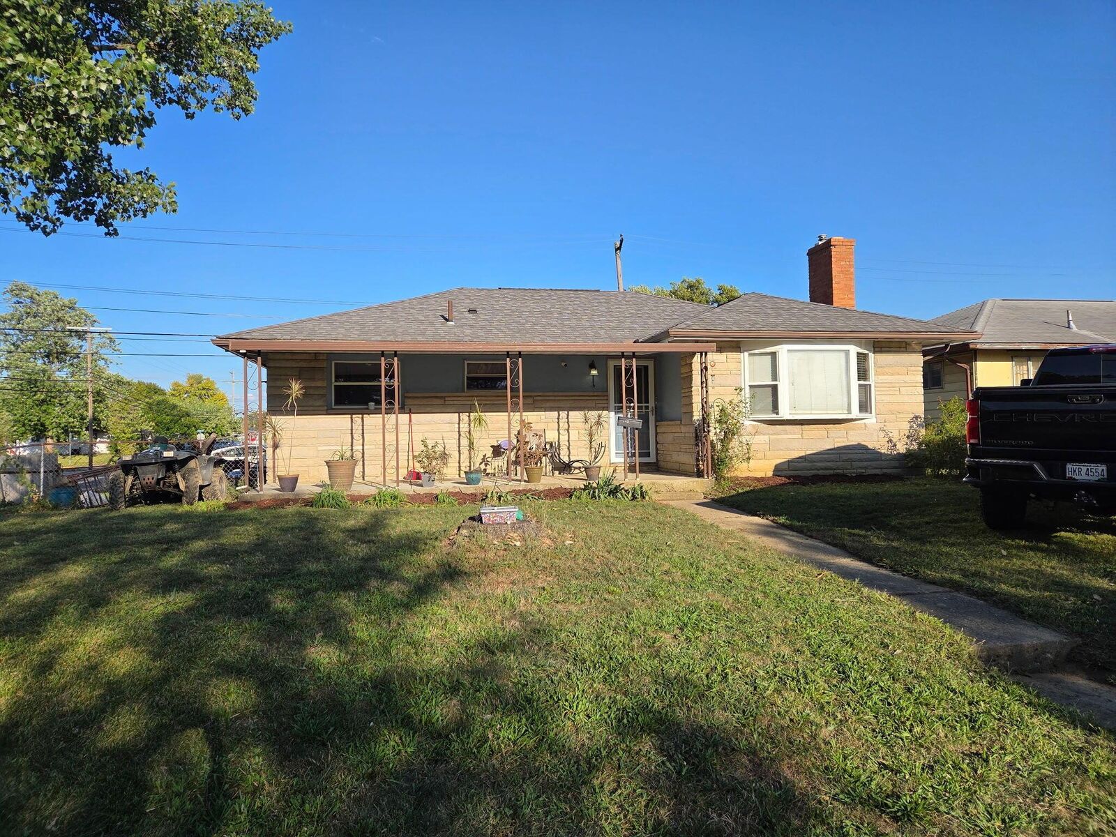 Property Photo:  142 Postle Boulevard  OH 43228 