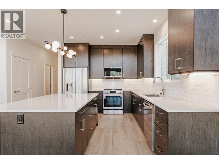 Photo de la propriété:  8200 97A Highway 8  BC V0E 2K0 