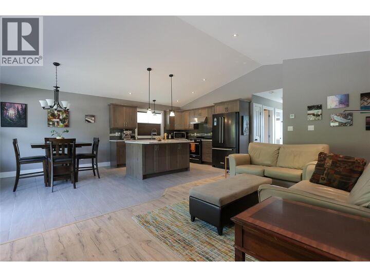 Photo de la propriété:  3905 16th Avenue  BC V1N 4X8 