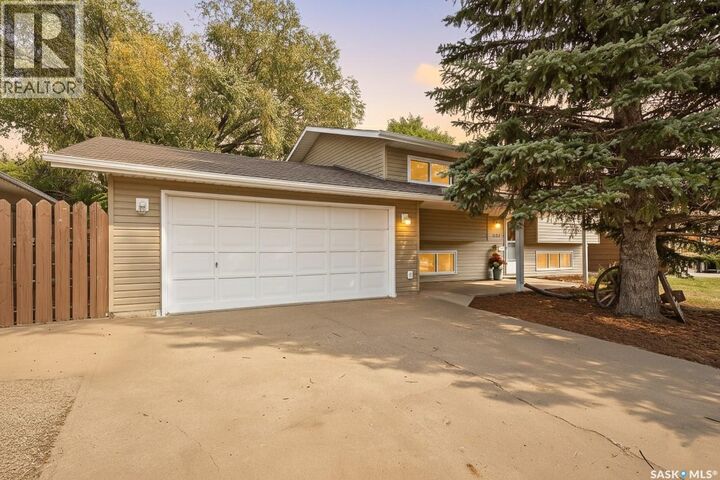 1643 Marquis Avenue  Moose Jaw SK S6H 7V3 photo