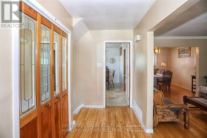 Property Photo:  35 York Street  ON L4T 3M4 