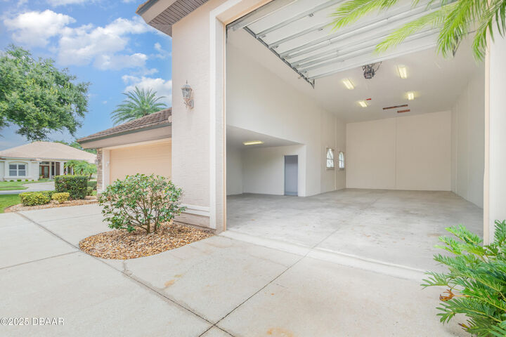 Property Photo:  2718 Winterford Drive  FL 32128 