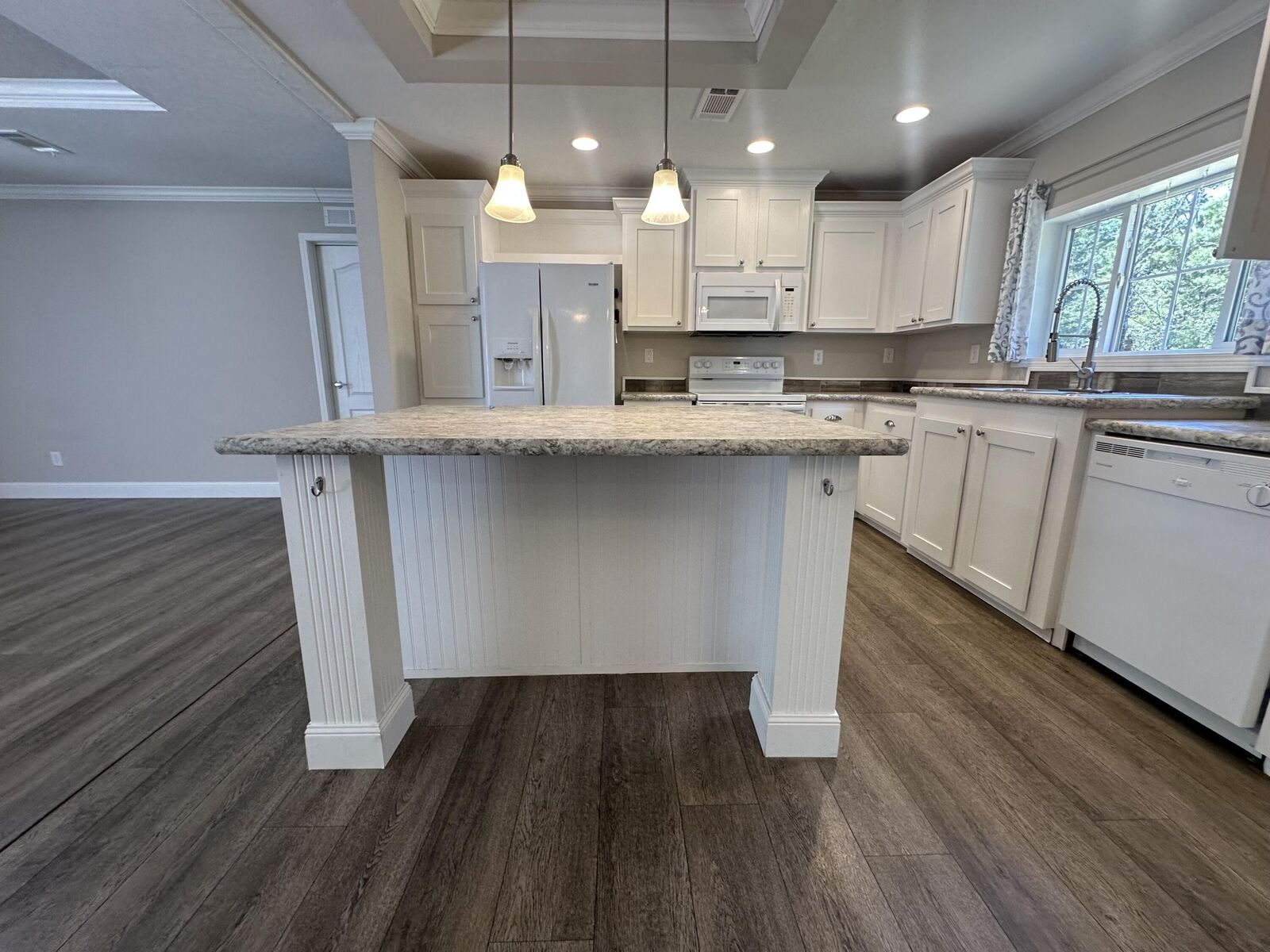 Property Photo: 203 Delaware Road FL 32433