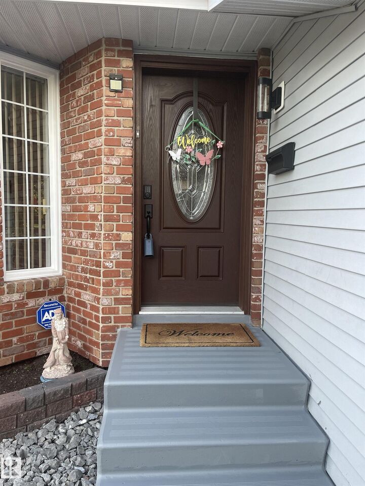 Property Photo: 3155 36 Avenue NW AB T6T 1H8