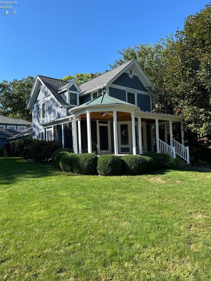 Property Photo:  132 4th  OH 43440 