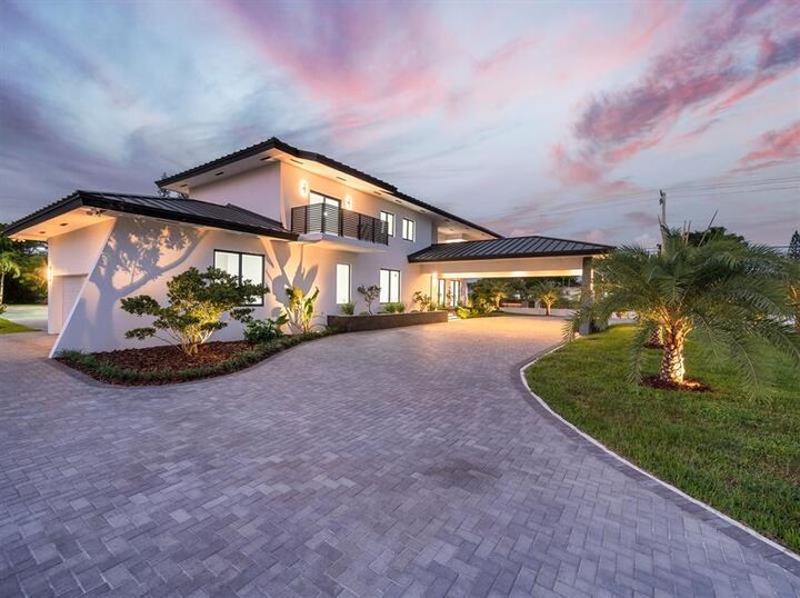 Property Photo: 10201 SW 64th St FL 33173