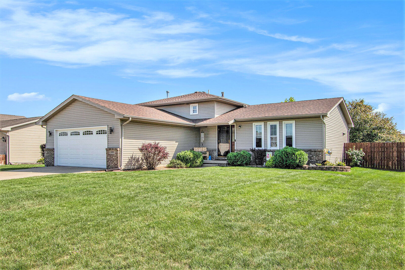 Property Photo: 5699 Brookview Avenue IN 46368