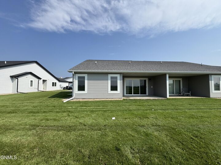 Property Photo:  201 Kenner Loop  ND 58504 