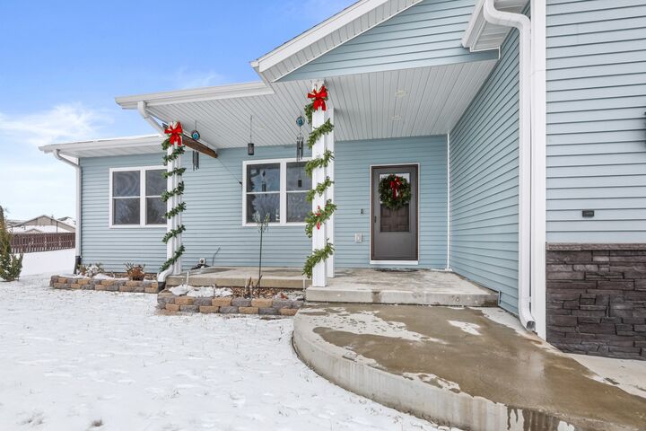 Property Photo: 1613 McKay Drive IA 50138