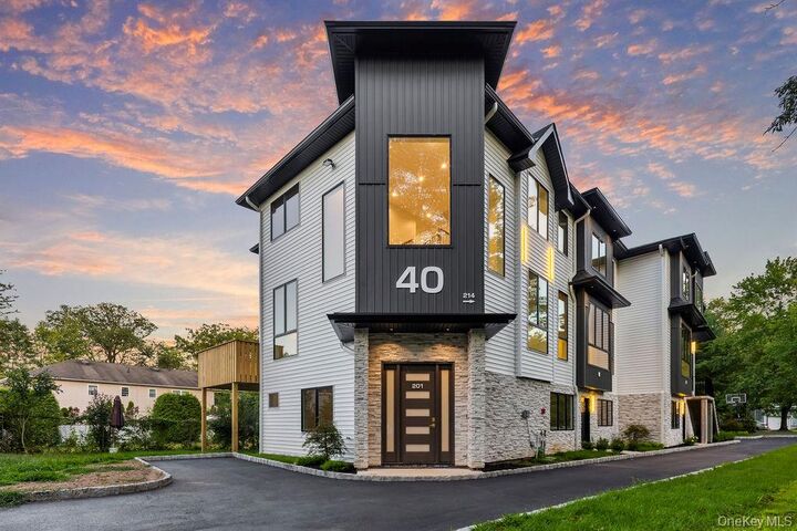 Property Photo:  40 Singer Avenue 201  NY 10977 