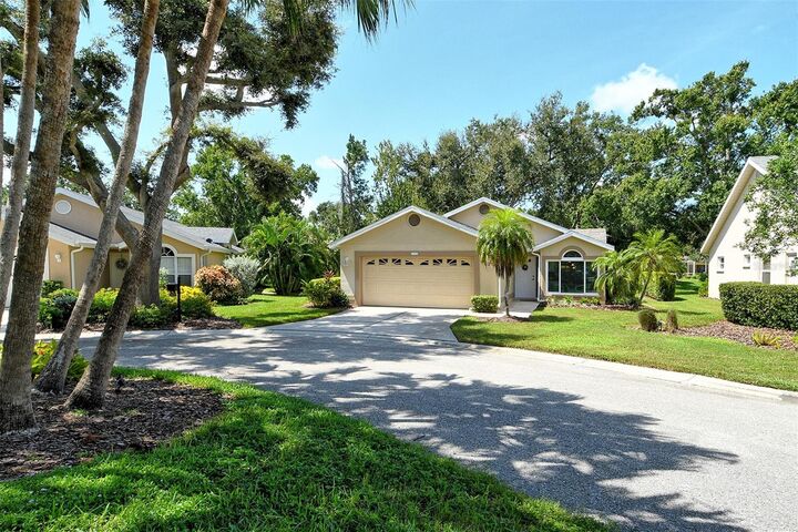 Property Photo:  4920 Linsey Court  FL 34243 