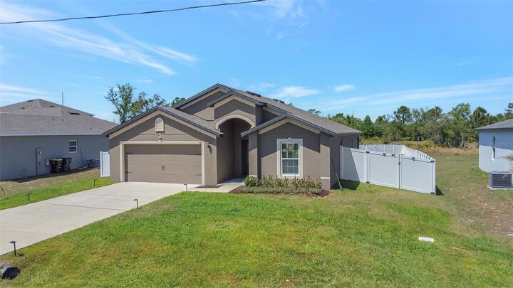 Property Photo:  329 W Aster Court  FL 34759