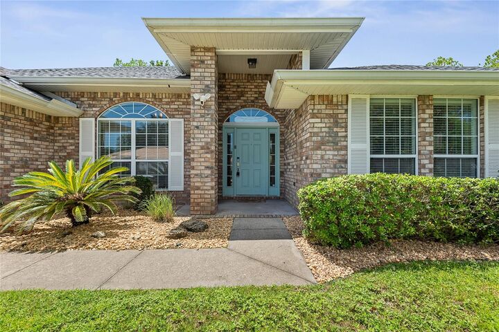 Property Photo: 14 Roxanne Lane FL 32164