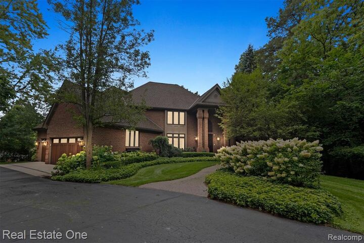 7181 Hillside Drive  Clarkston MI 48346 1432 photo