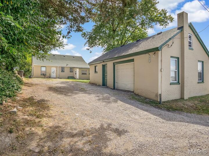 Property Photo: 1031 S Charles Street IL 62220