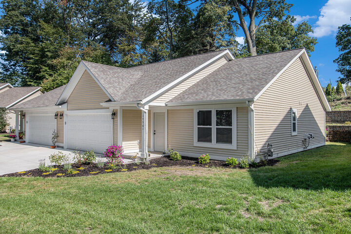 Property Photo: 17561 Beechwood Lane Lane MI 49456
