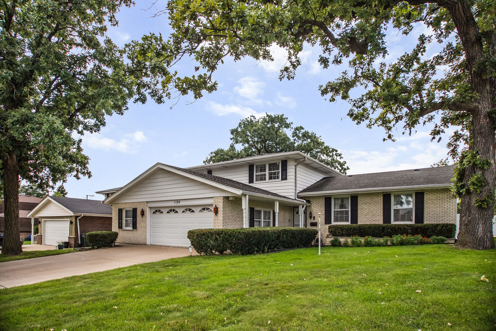 Property Photo:  134 S Maple Avenue  IL 60162 