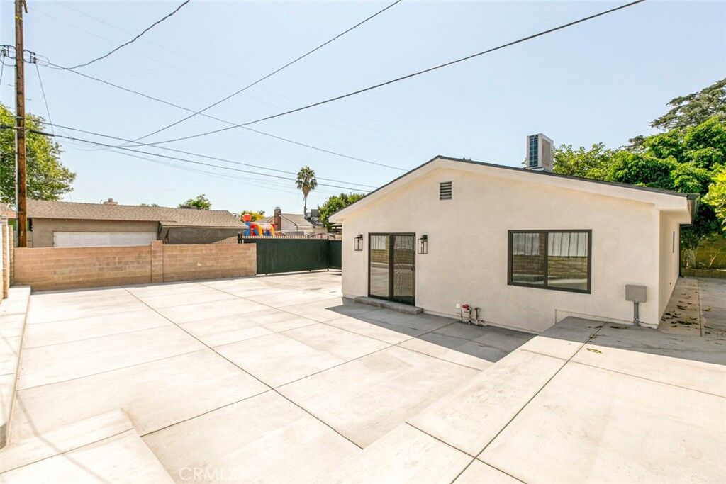 Property Photo:  10446 Woodley Avenue  CA 91344 