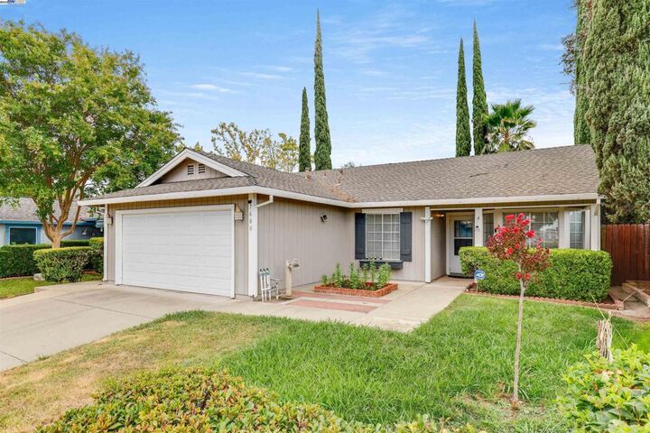 7600 Antelope Hills Dr  Antelope CA 95843 photo