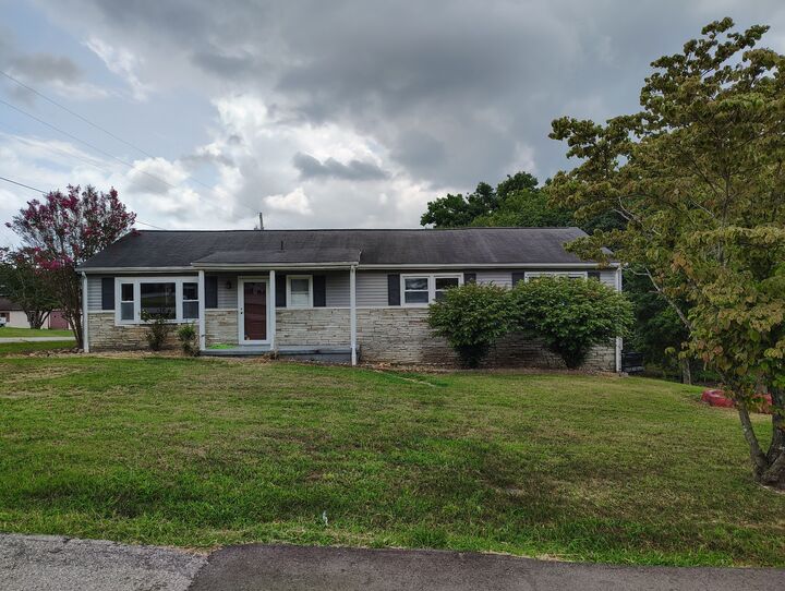 Property Photo: 108 Young Ave TN 37083