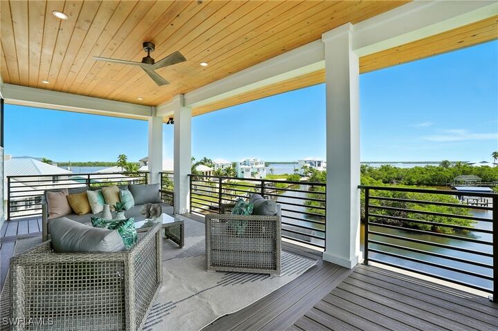 Property Photo:  306 Seminole Way  FL 33931 