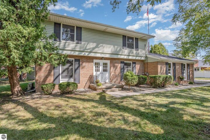 Property Photo:  1219 Fairfield Drive  MI 48858 