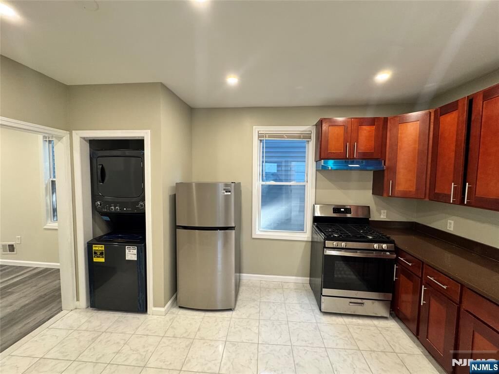 Property Photo:  628 Lincoln Avenue 1  NJ 07050 