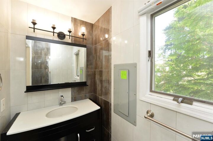 Property Photo:  33 Meadowview Terrace 33  NJ 07410 