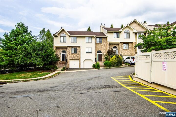 Property Photo:  18 Louisburg Square 18  NJ 07044