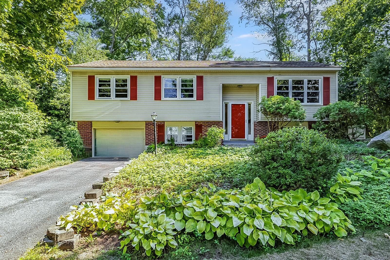 Property Photo: 10 Arbor Street NH 03054