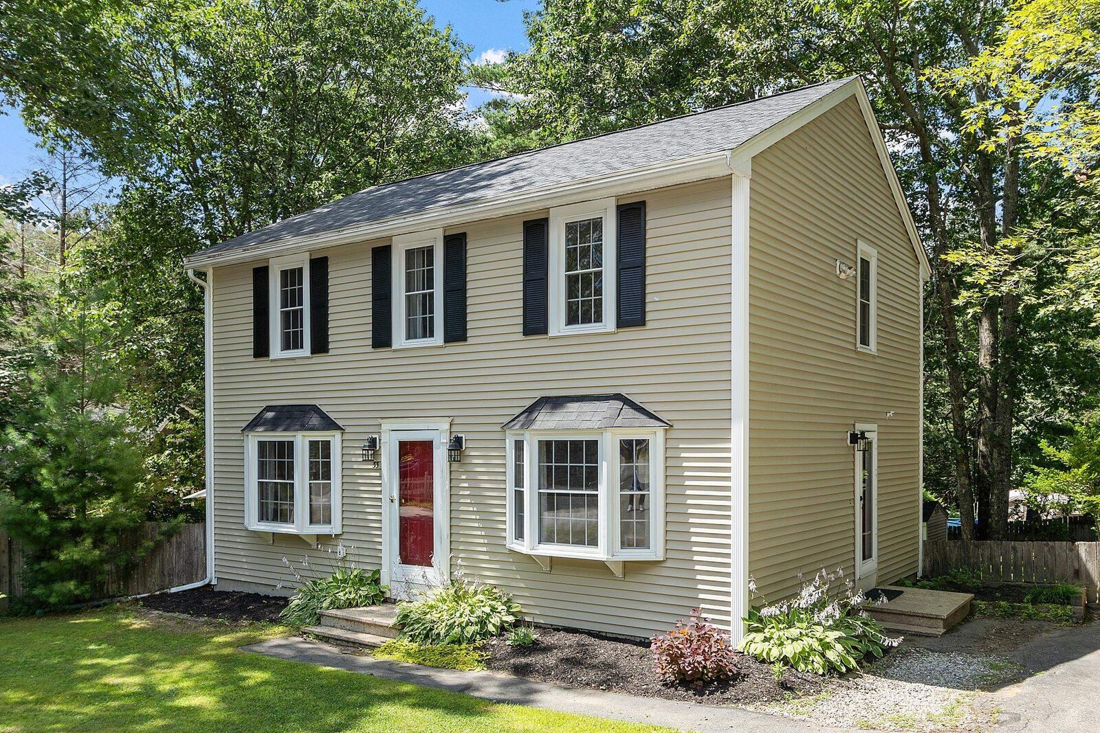 Property Photo: 33 Dorothy Drive NH 03042