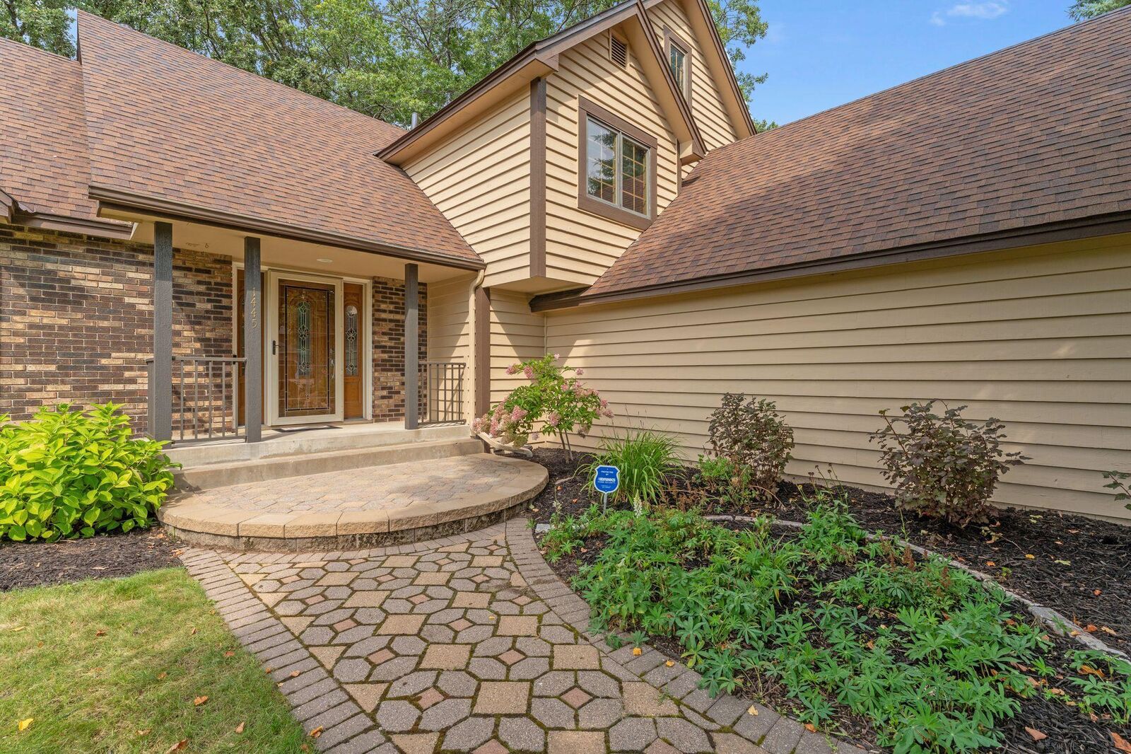 Property Photo:  1445 Arden Oaks Drive  MN 55112 