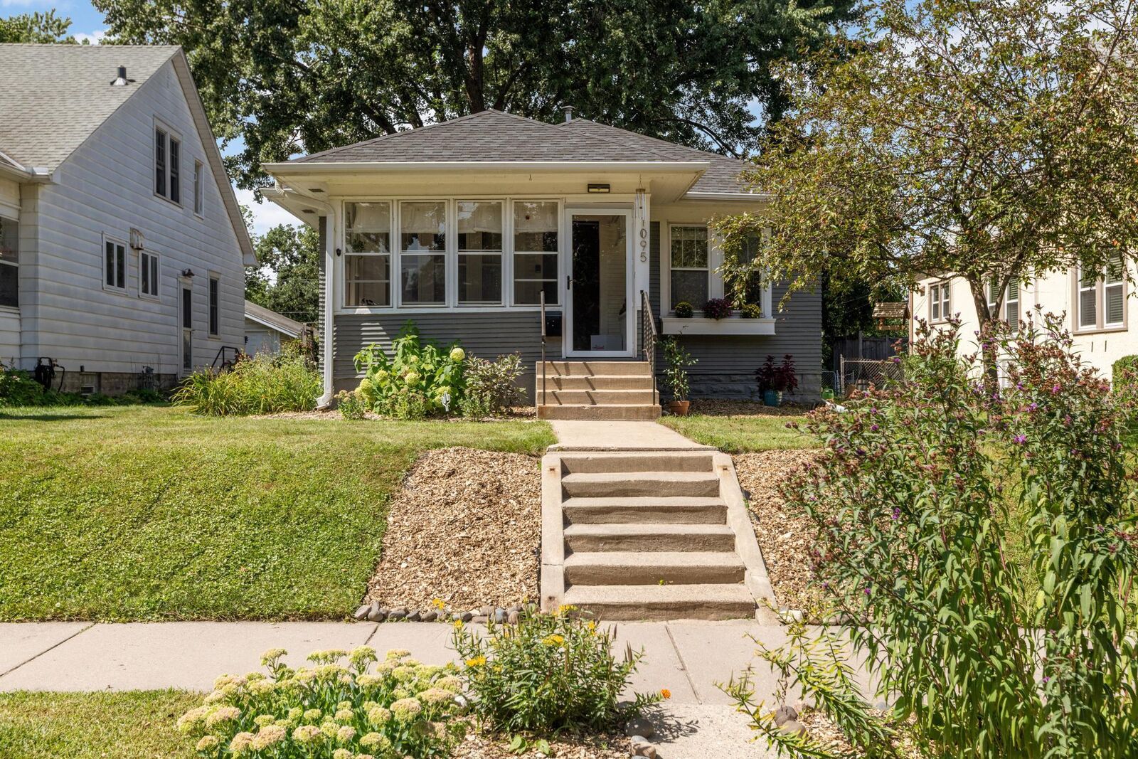 Property Photo:  1095 Cherokee Avenue  MN 55118 