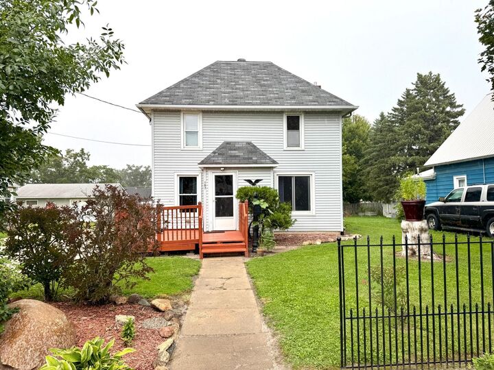 Property Photo:  107 5th Street NE  MN 55976 