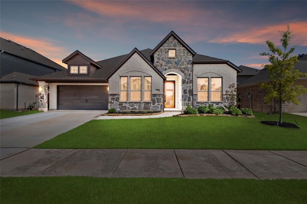 Property Photo:  1005 Superbloom Avenue  TX 76247