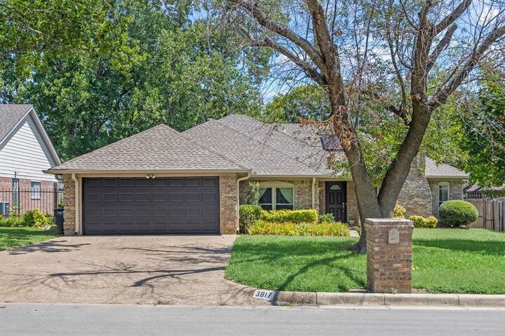 Property Photo:  3817 Devonaire Drive  TX 76008 