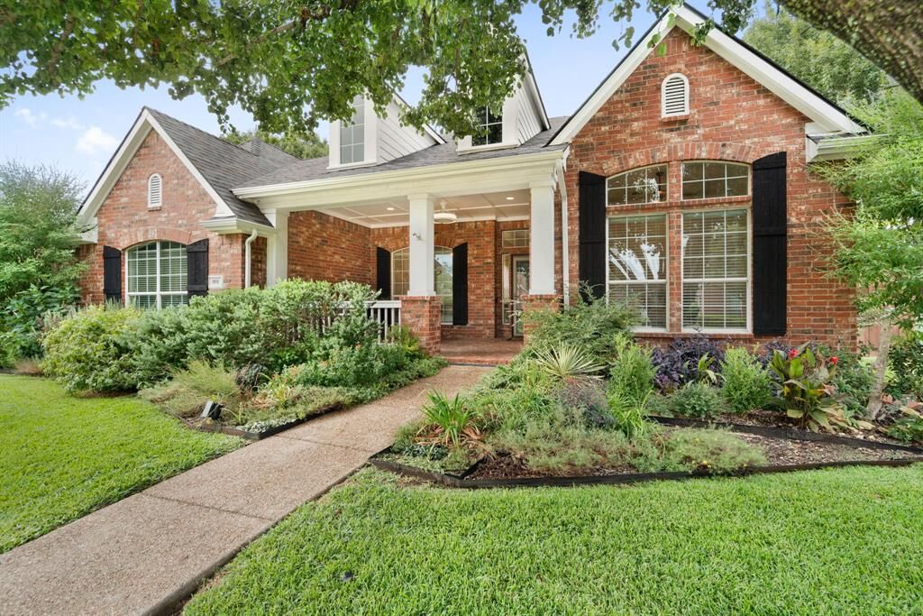 Property Photo: 801 High Willow Drive TX 75078