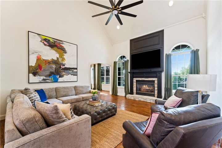 Property Photo: 6207 W Valley View Road AR 72758