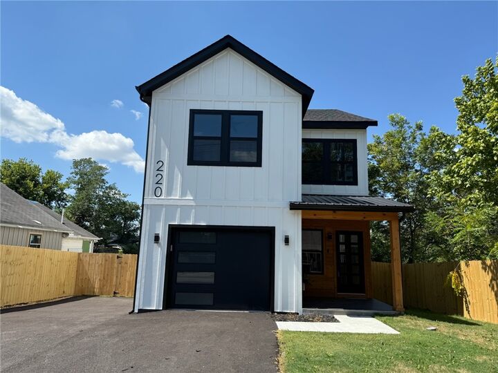 Property Photo: 220 N C Street AR 72756