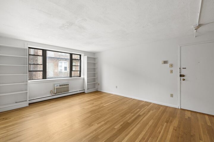Property Photo: 70 Jamaicaway 16 MA 02130