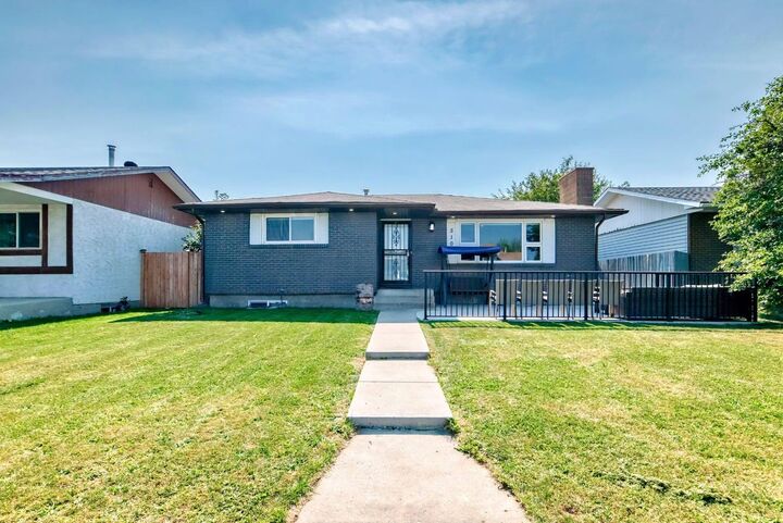 Property Photo: 5107 Rundleview Road NE AB T1Y 1J5