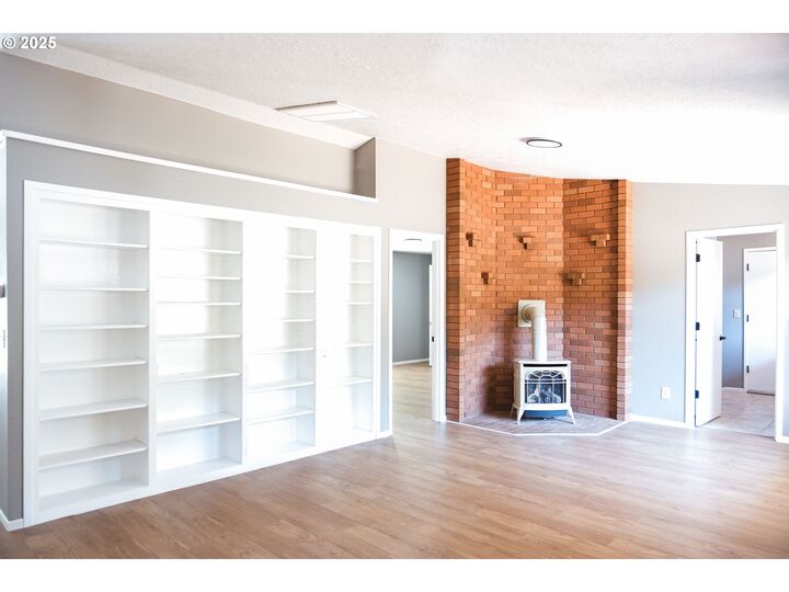 Property Photo:  60 Seagrove Pl  OR 97367