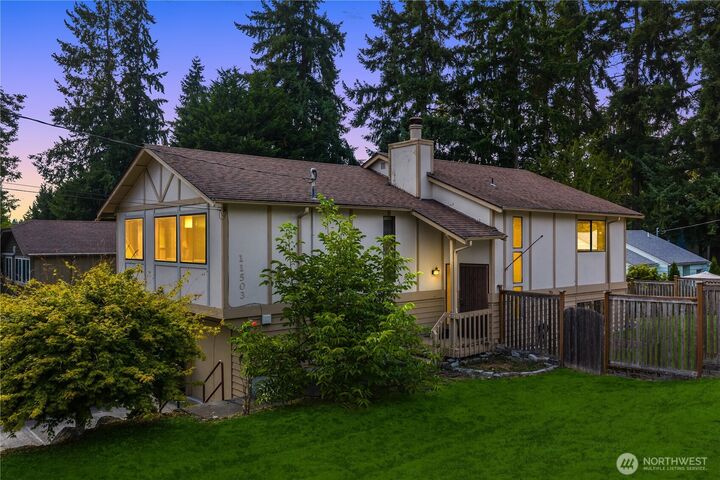 11503  Bartlett Avenue NE  Seattle WA 98125 photo