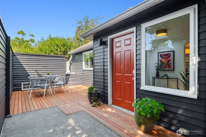 Property Photo:  6008  57th Avenue NE  WA 98115 