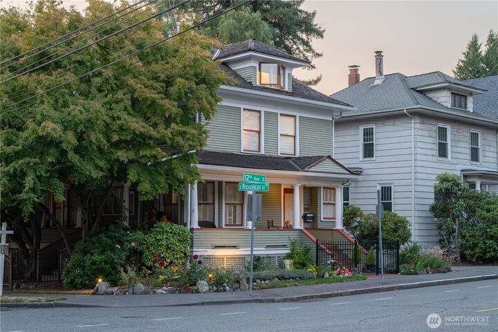 Property Photo: 503 12th Avenue E WA 98102