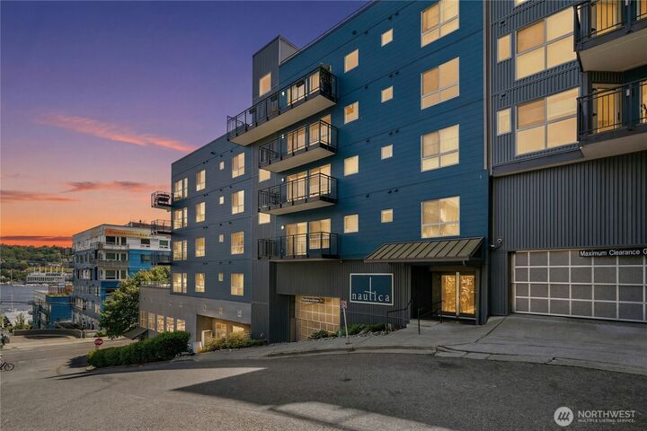 Property Photo:  701  Galer Street 808  WA 98109 