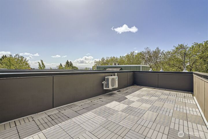 Property Photo: 1108 33rd Avenue B WA 98122