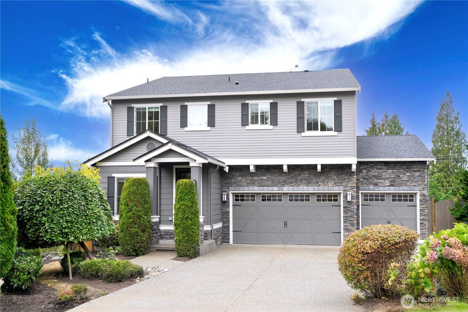 Property Photo: 8042 117th Place SE WA 98056
