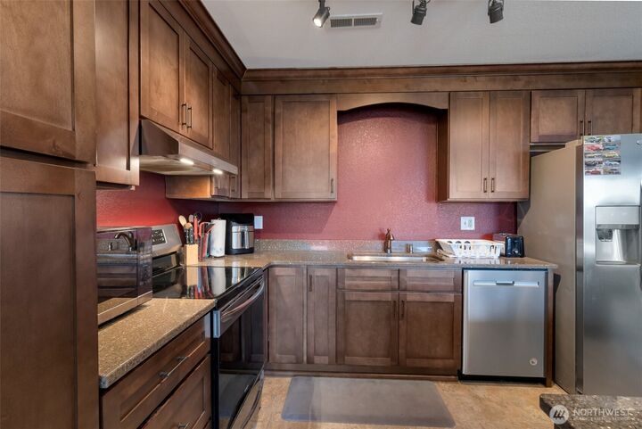651 SE Bayshore Drive B304  Oak Harbor WA 98277 photo