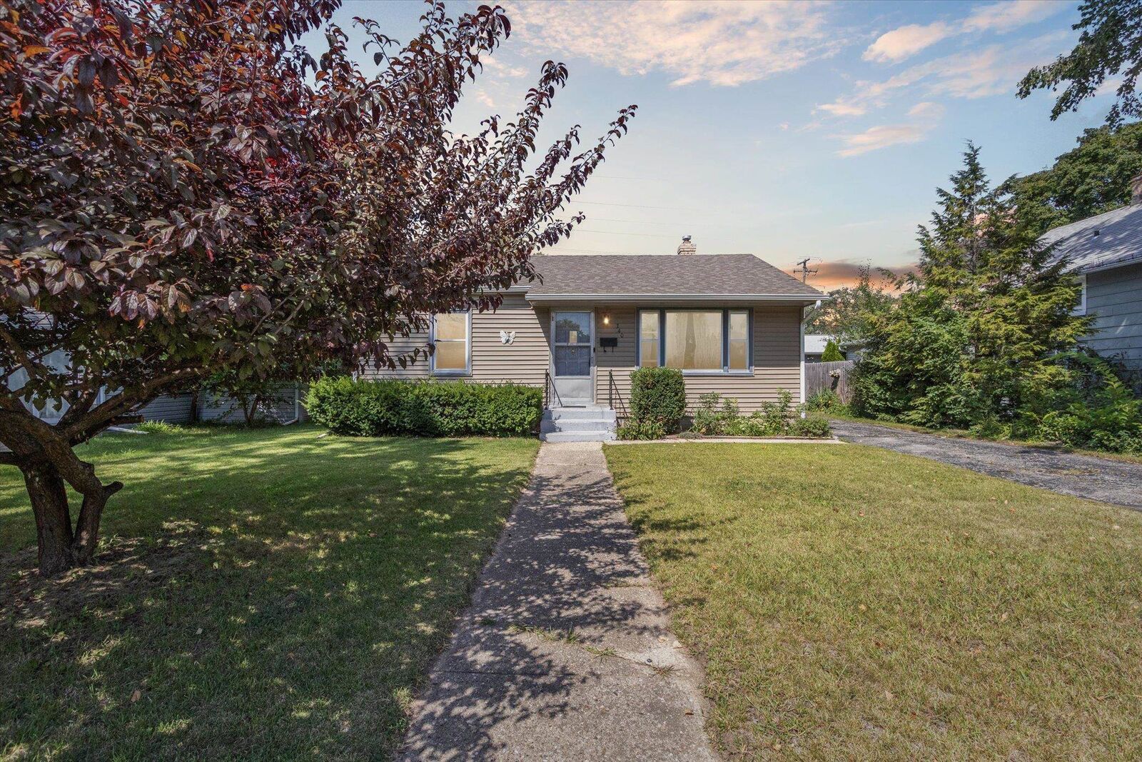Property Photo:  340 Grand Boulevard  IL 61111 